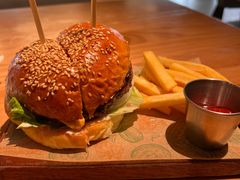 -三勾JJJ Burger&Coffee(梅溪湖店)