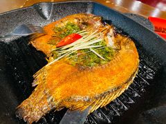 傣族香茅草烤罗非鱼-雀舞云南菜(天津天河城购物中心店)