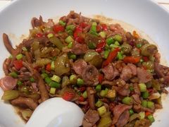 -阿瓦山寨·湘菜现炒·剁椒鱼头王(咸阳总店)
