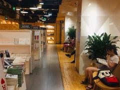 -新华里咖啡书吧(新华书店小寨店)