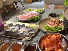 -围炉肉舍丹东海鲜烤肉·烤活鳗(步行街店)