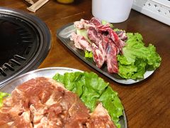韩式腌猪王排-·缸桶屋·韩式牛肋条自助烤肉(西湖D11店)