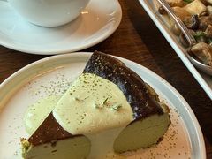 -Chom Cafe and Restaurant