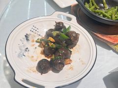 -刘姐啤酒鱼民族演艺餐厅(西街总店)