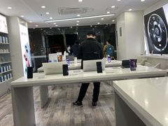 -荣耀授权专卖店(黄浦浙江中路店)