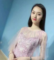 -觅白婚纱礼服馆