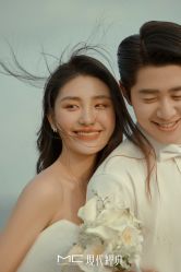 -现代经典婚纱摄影