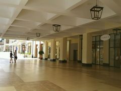 -王府井奥莱临潼小镇(临潼店)