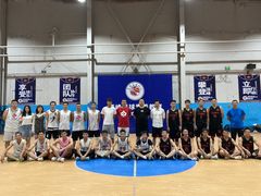 -顶峰篮球俱乐部(南头店)