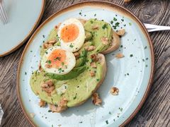 牛油果煮蛋吐司-RAC BAR(安福路店)