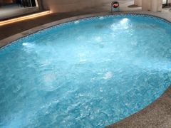 -涨巢·潮玩水疗局