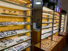 -优医视平价眼镜蔡司依视路折扣工厂店(十里堡店)