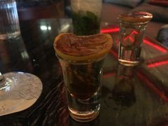 -饮湖威士忌鸡尾酒吧