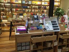 -猫的天空之城概念书店(杭州南宋御街店)