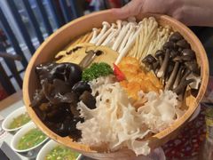 -尚尚仙·酸汤猪手·猪肚鸡火锅(华联万柳购物中心店)