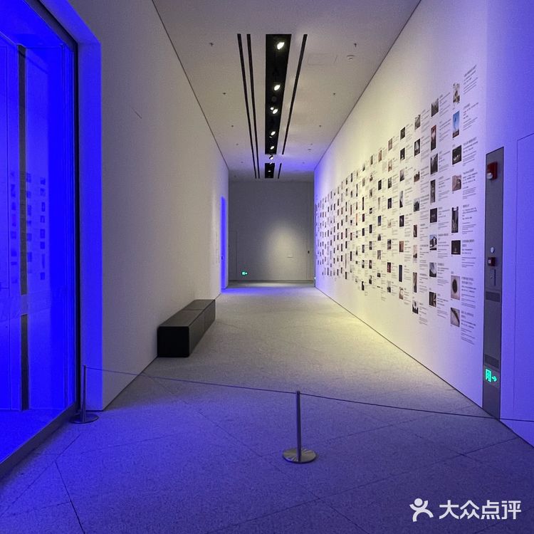 上海最好的现当代艺术馆的浦东美术馆开馆啦[加油]