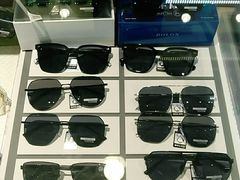 -西南眼镜·蔡司·依视路战略合作店(南街店)