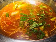 -野山舂·贵州现舂酸汤火锅(鸿通城店)