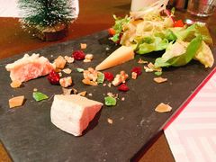 奶酪拼盘配三种干果-卡本妮法餐厅·北京和平宾馆