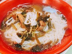 雪菜肉丝米粉-胜利茶餐室