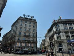 -文艺复兴百货(米兰大教堂广场店)