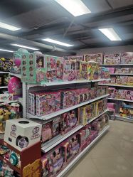 -来此探索玩具仓储店