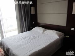 房间很小-上海徐汇瑞峰酒店