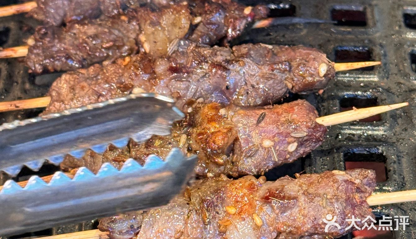 🔥 这家烤肉周五中午咋也这么多人