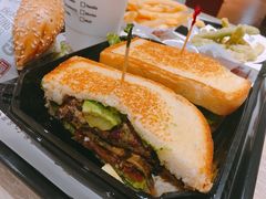 -The Habit Burger Grill 哈比特汉堡(复兴soho店)