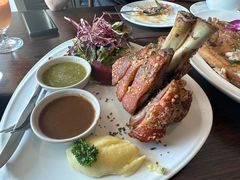 -Chom Cafe and Restaurant