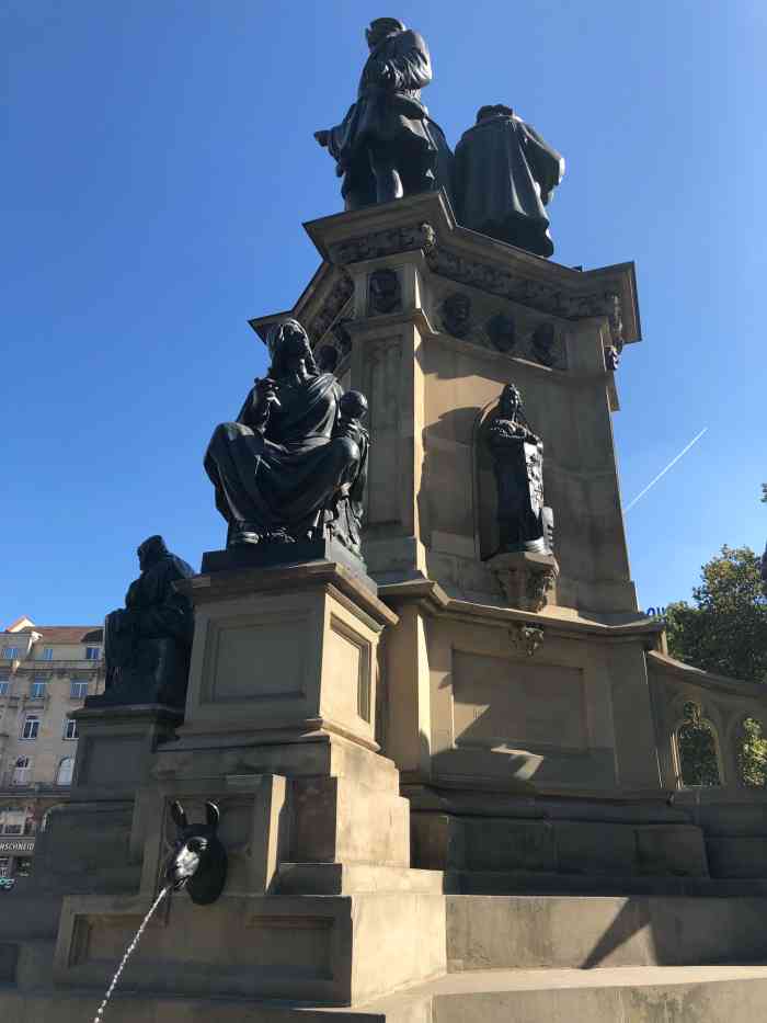 goetheplatz-"德国的歌德广场,位于法兰克福较市中心地带.