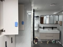 -蓝海豚游泳俱乐部(南京西路店)