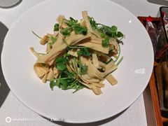 芹莱苗拌鲜腐竹-旺顺阁鱼头泡饼(小红门店)