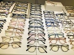 -宏宇眼镜蔡司依视路折扣店(兆佳眼镜城店)