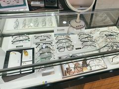 -光明眼镜·蔡司授权(徐泾店)