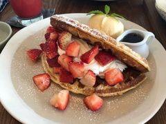 草莓松饼-ROAST coffee & eatery