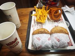 -The Habit Burger Grill 哈比特汉堡(世博店)