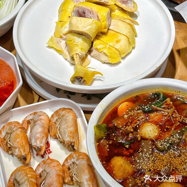 小伙伴说，在杭州吃港式打边炉，只去林记，老好吃了