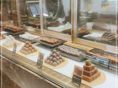 面包甜点陈列柜-Awfully Chocolate(来福士广场店)