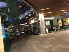 -瑞虹新天地月亮湾
