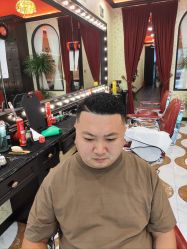-东方先生国潮男士理发馆