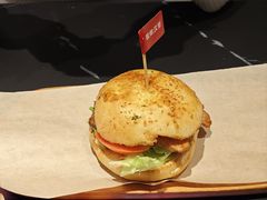 招牌秘制鸡腿堡-必胜客(大悦城店)