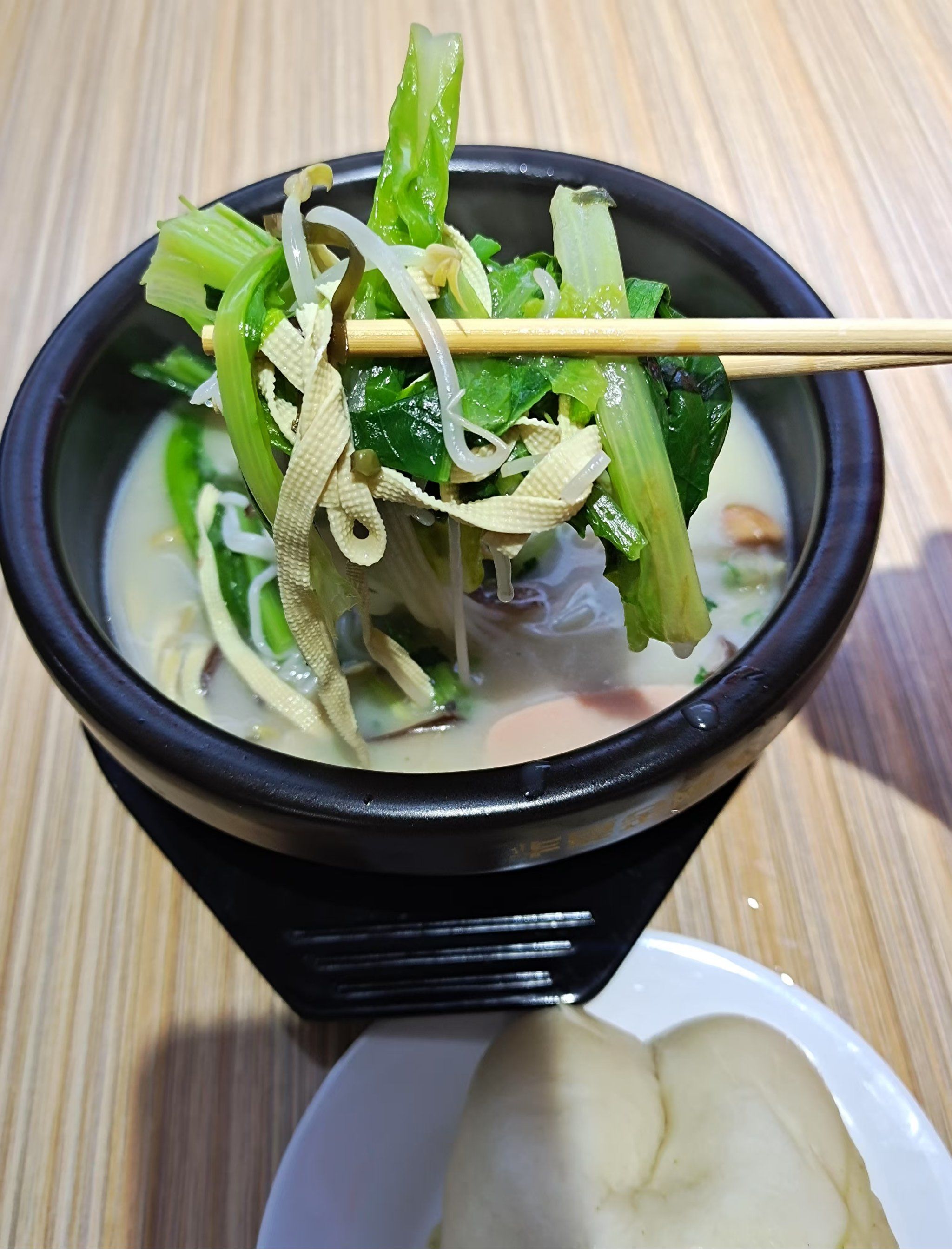 前一天喝酒,今天中午来碗三鲜砂锅