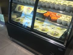 面包甜点陈列柜-撒拉花儿·新疆菜·清真(太阳宫店)