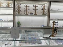 -翰佐蔡司小乐圆·依视路星趣控·暴龙眼镜折扣店