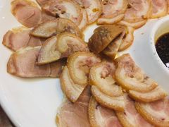 咱妈蒜香肘花-东北农家小院(定西路店)