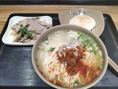 -亮亮面馆(经六路店)