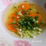 中火煎3分钟左右，期间需要翻面；5.呈金黄色时