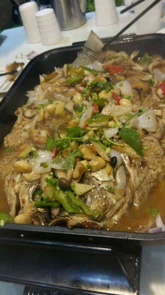 打分 家门口的店,整体环境还可以,烤鱼还可以!