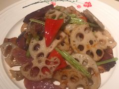 芹香藕片炒腊味-利苑酒家(华熙国际店)